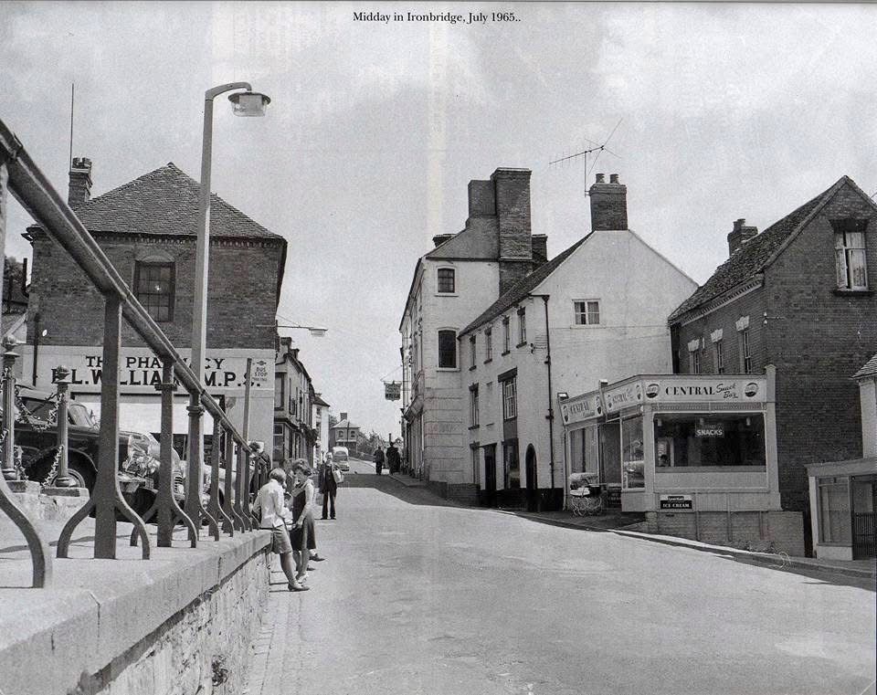 Central Snack Bar, High Street, July 1965