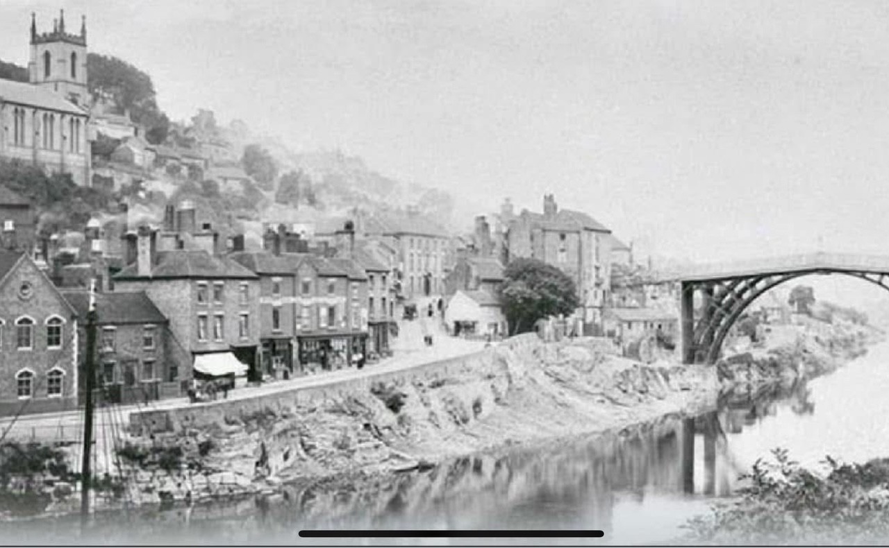 Tontine Hill from the riverbank, looking towards the Iron Bridge — late 19th century