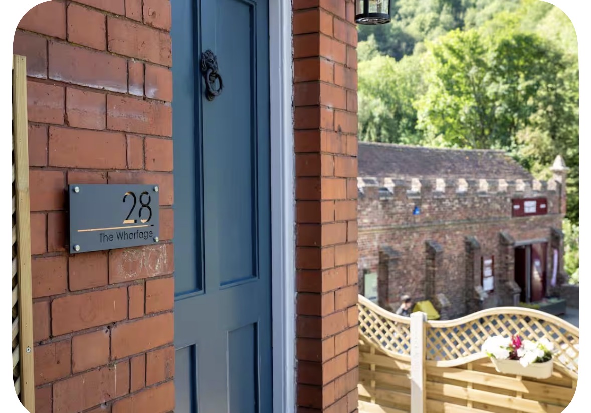 28 The Wharfage